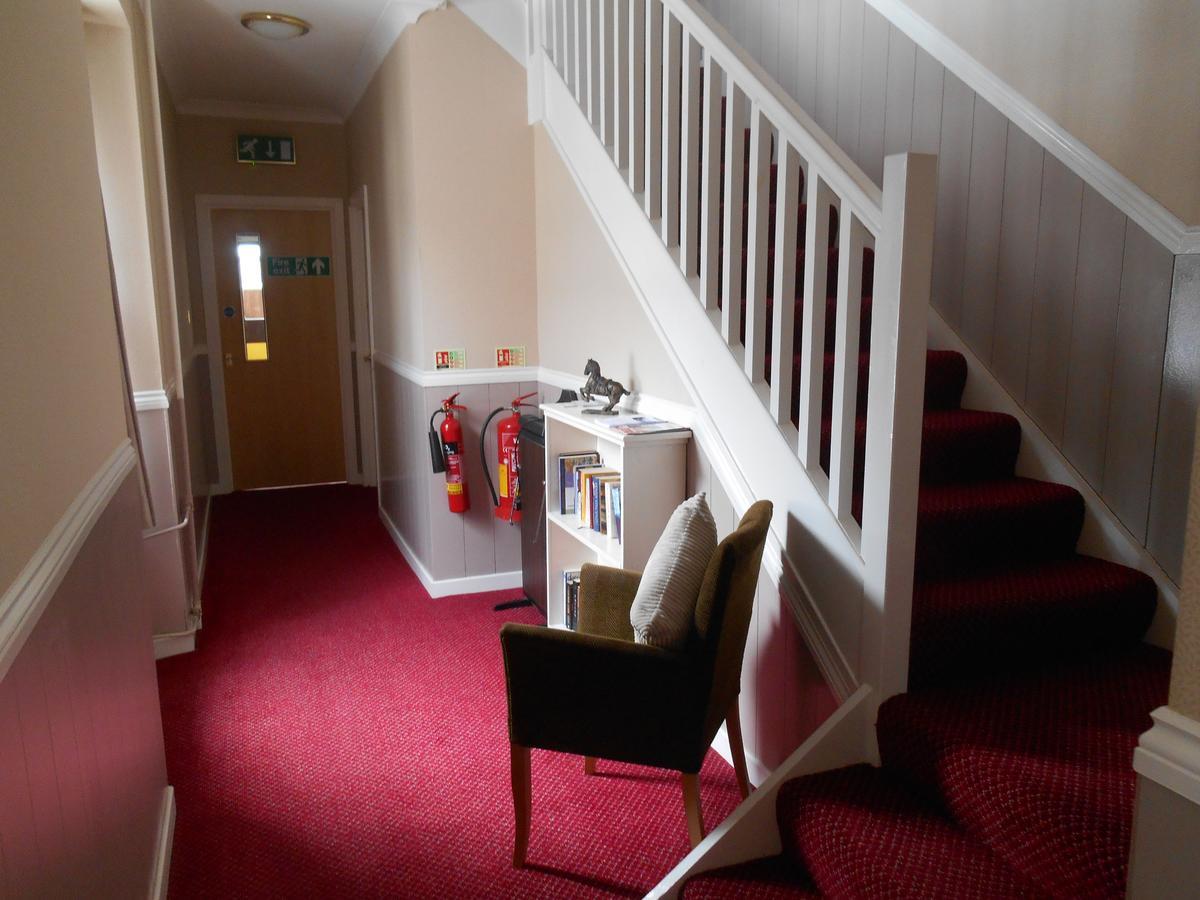 Airlie Arms Hotel Кирримуир Экстерьер фото